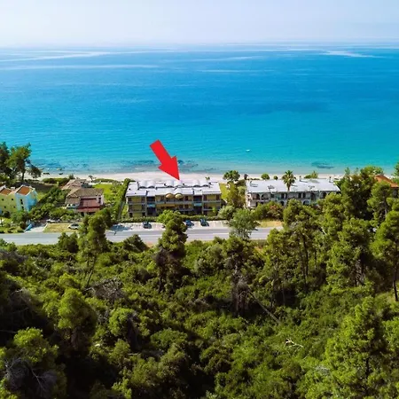 Sunny Bay Beachfront Retreat شقة مولا كاليفا