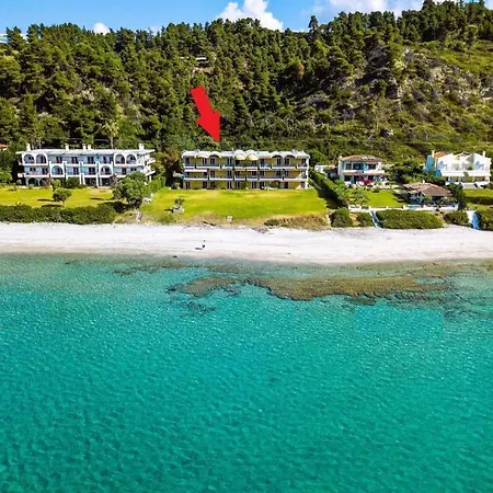 Sunny Bay Beachfront Retreat شقة مولا كاليفا