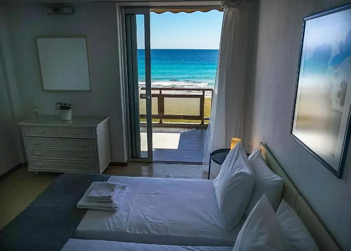 Sunny Bay Beachfront Retreat Mola Kalyva