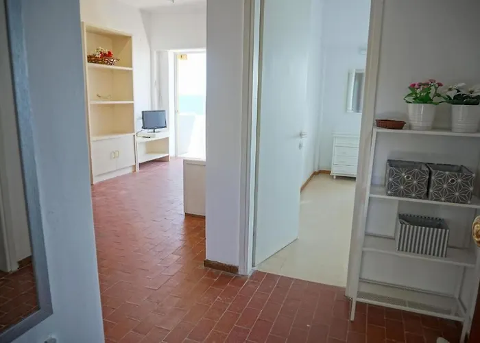 Daire Sunny Bay Beachfront Retreat *