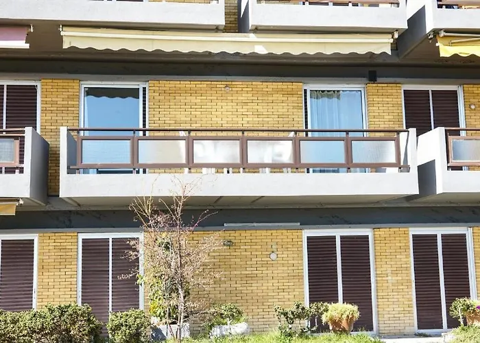 Daire Sunny Bay Beachfront Retreat