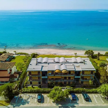 Sunny Bay Beachfront Retreat Lejlighed