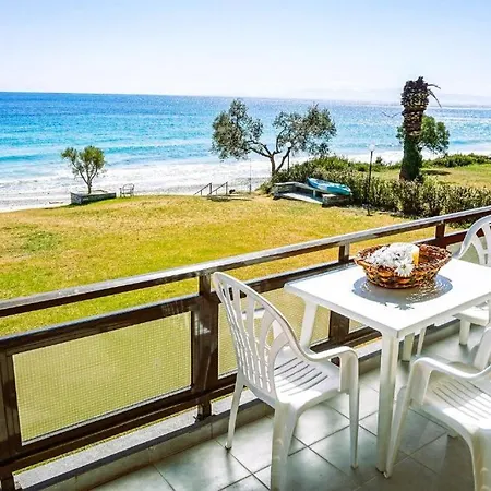 Sunny Bay Beachfront Retreat Lejlighed *