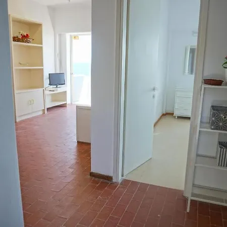 Lejlighed Sunny Bay Beachfront Retreat *