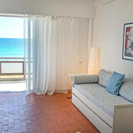 Sunny Bay Beachfront Retreat