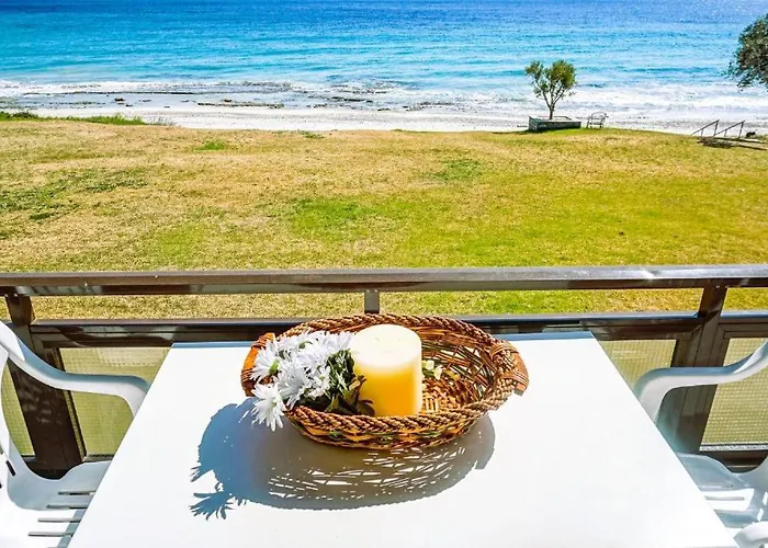 Sunny Bay Beachfront Retreat Apartmán *